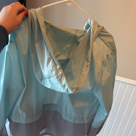 LN RAINCOAT SUOER LIGHTWEIGHT HOOD POCKETS BUNGEES TO ADJUST, SIZE MEDIUM - Picture 17 of 17